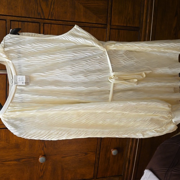 NWT River Island cape-sleeve blouse. Women's sz 14 - Picture 10 of 13